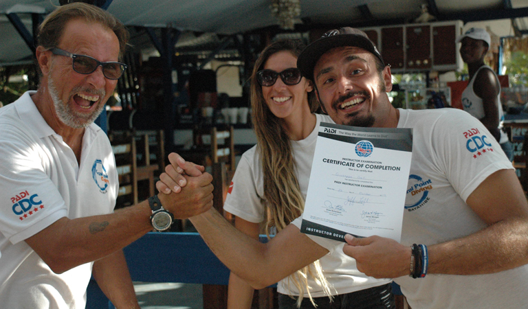 Programa de internship en Coral Point Diving